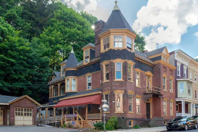 The Dolon House Bed & Breakfast is a Bed and Breakfast For Sale in Jim