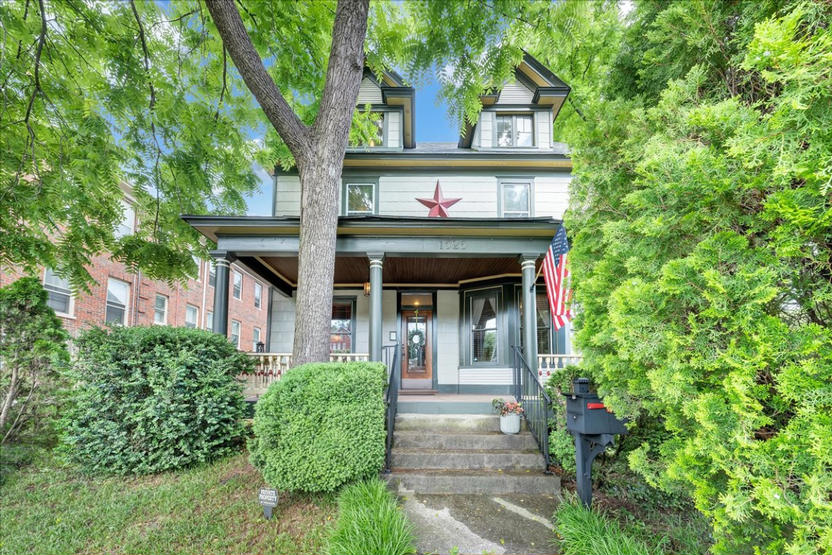 Black Lantern Inn is a Bed and Breakfast For Sale in Roanoke, Virginia