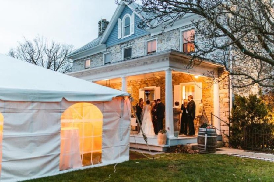 Award Winning Virginia Inn & Restaurant is a Bed and Breakfast For Sale