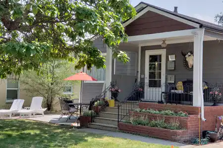 The Custer House, c. 1952 Billings, MONTANA, just outside of Yellowstone Park! inn for sale