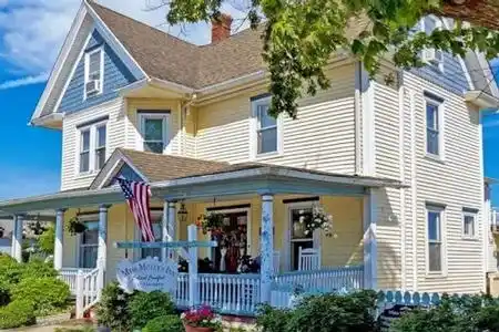 Miss Mollys Inn inn for sale
