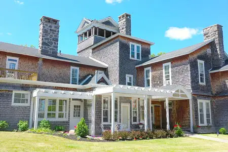 Thousand Island Hart House inn for sale