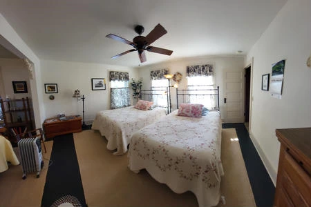 Cardinal Room
