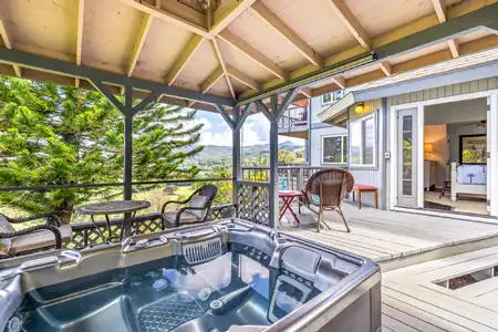 Private saltwater hottub off Sunset View suite