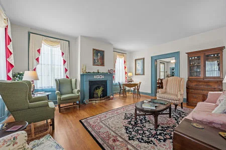 Guests Parlor