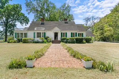 Blueshadows Bed and Breakfast inn for sale