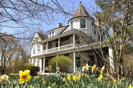 Historic Inn & Art Workshop in New York inn for sale