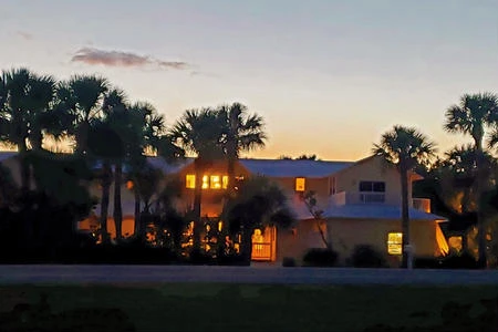 Vista Lago Beach House inn for sale