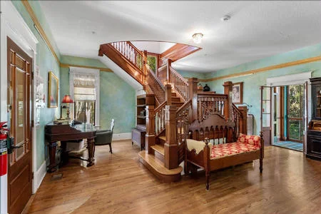 Oakland Manor inn for sale