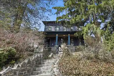 Amethyst Inn inn for sale