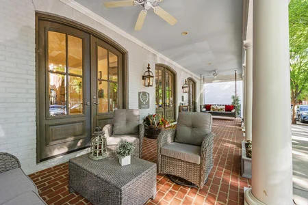 Guest outdoor common area