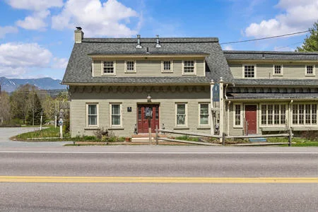Brass Lantern Inn inn for sale