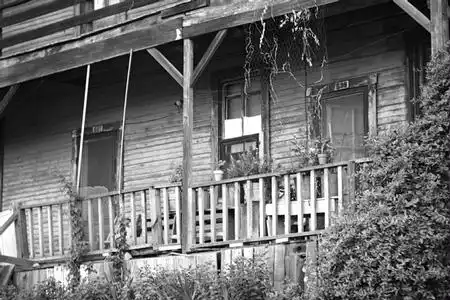 Hitorical photo of inn before renovation