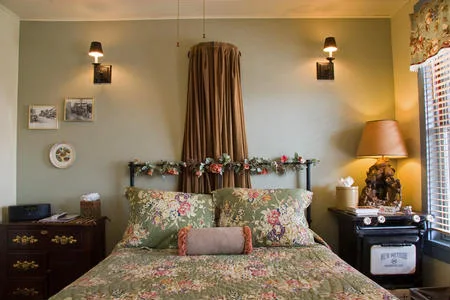 Miner's Suite Guest Suite Bedroom