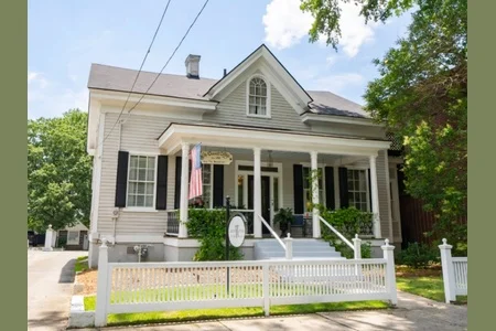 Chesnut Cottage Bed and Breakfast inn for sale