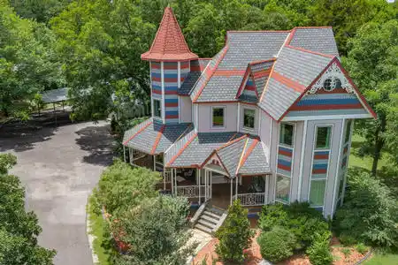 Mansfield B&B inn for sale
