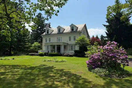 Georgian Manor Inn inn for sale
