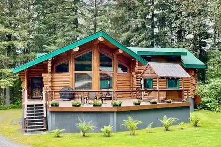 Bear Paw Lodge inn for sale