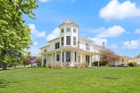 2008 Addition added primary suite with cupula and more