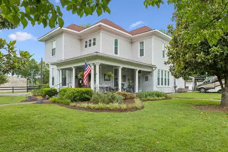 Bell Buckle Bed & Breakfast inn for sale
