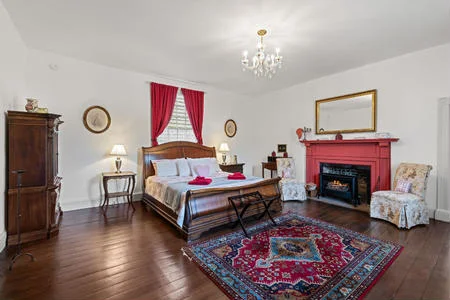 there are 2 main level guest rooms