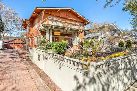 Lady Geneva Bed and Breakfast inn for sale