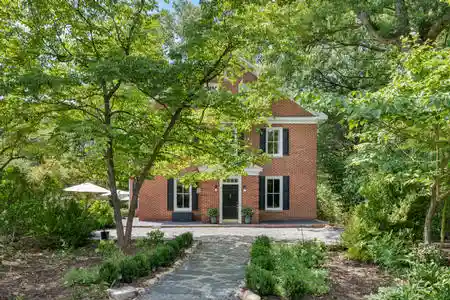 Merritt-Winstead Manor inn for sale