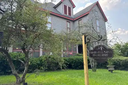Bridges Hall Manor inn for sale
