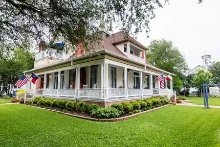Kennedy Manor inn for sale