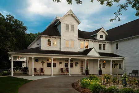 13-Suite Boutique Inn in the Okoboji-Spirit Lake Area of Iowa inn for sale