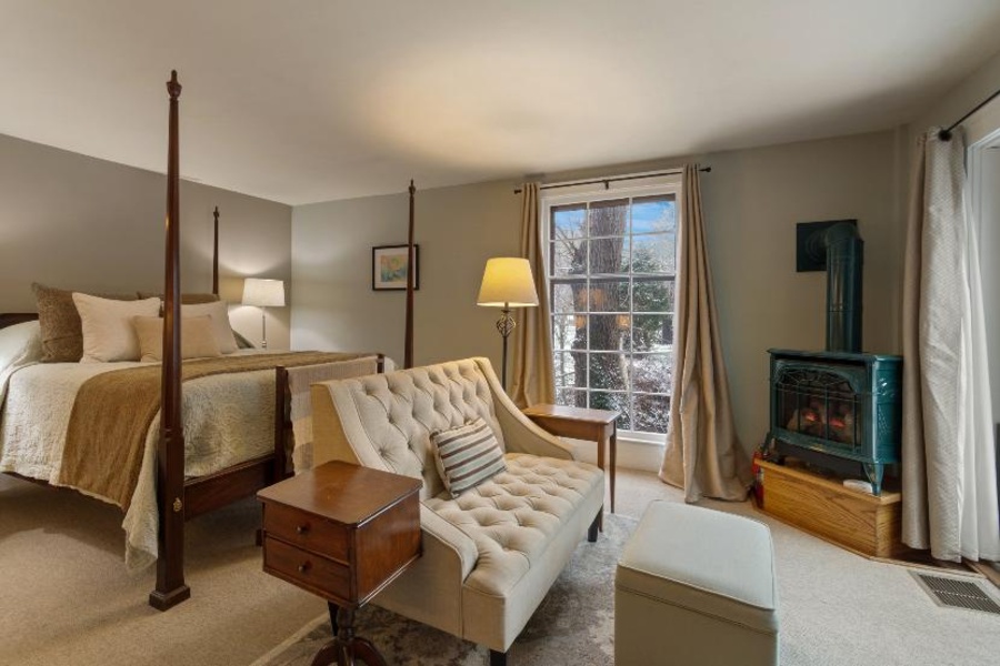 The 1795 Acorn Inn Bed and Breakfast is a Bed and Breakfast For Sale in