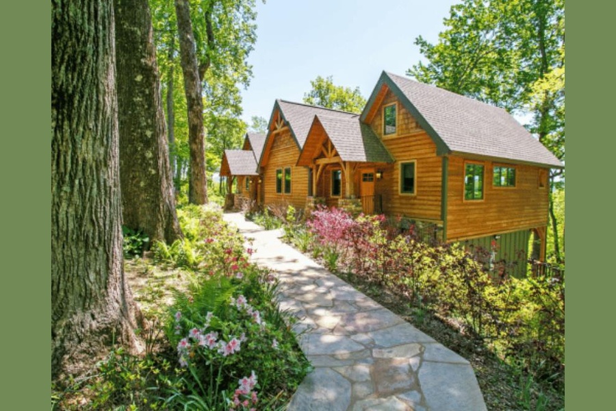 The Orchard Inn is a Bed and Breakfast For Sale in Saluda, North Carolina