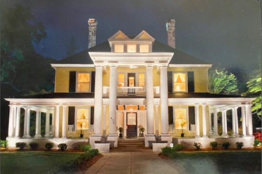 The Columns Bed And Breakfast Inn is a Bed and Breakfast For Sale in