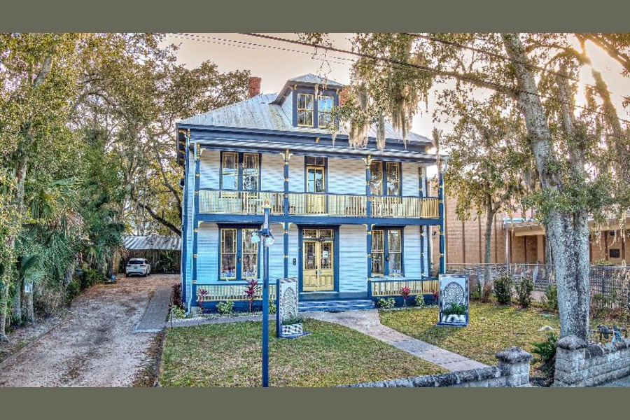 1001 Nights Historic Bed & Breakfast is a Bed and Breakfast For Sale in